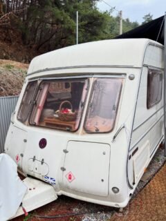 Wondering how an old caravan from the UK ends up on a farm in Korea…