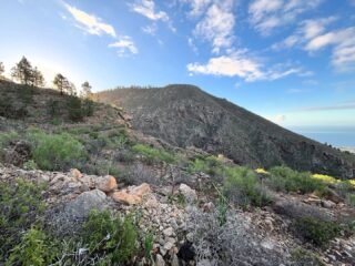 Saw Montana de Tejina and the gorge cliff from the Airbnb so hiked it with @khawkes42 Boxing Day morning. Fantastic weather. Really rugged landscape and an impressive gorge to walk atop of then down and through to the other side. The deep shadows of the winter sun meant the photos aren’t clear enough to see the gorge and cliffs that well. Great hike!
