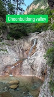 One plus side of yesterday’s monster 12 km hike UP the mountain was descending, through a gorgeous 8 km of waterfalls and pools! This is #Cheonbuldang valley at #Seoraksan, day two of my Dinosaur Ridge hike.